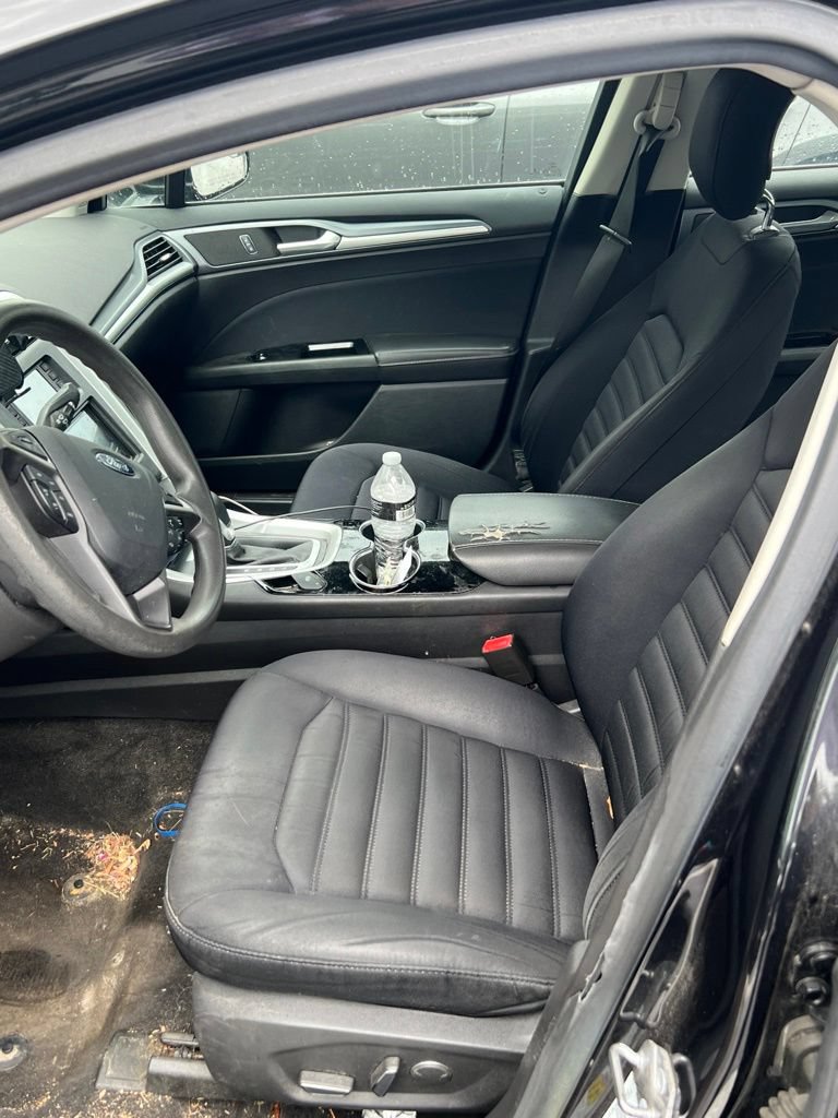 Used 2014 Ford Fusion SE FWD image 2