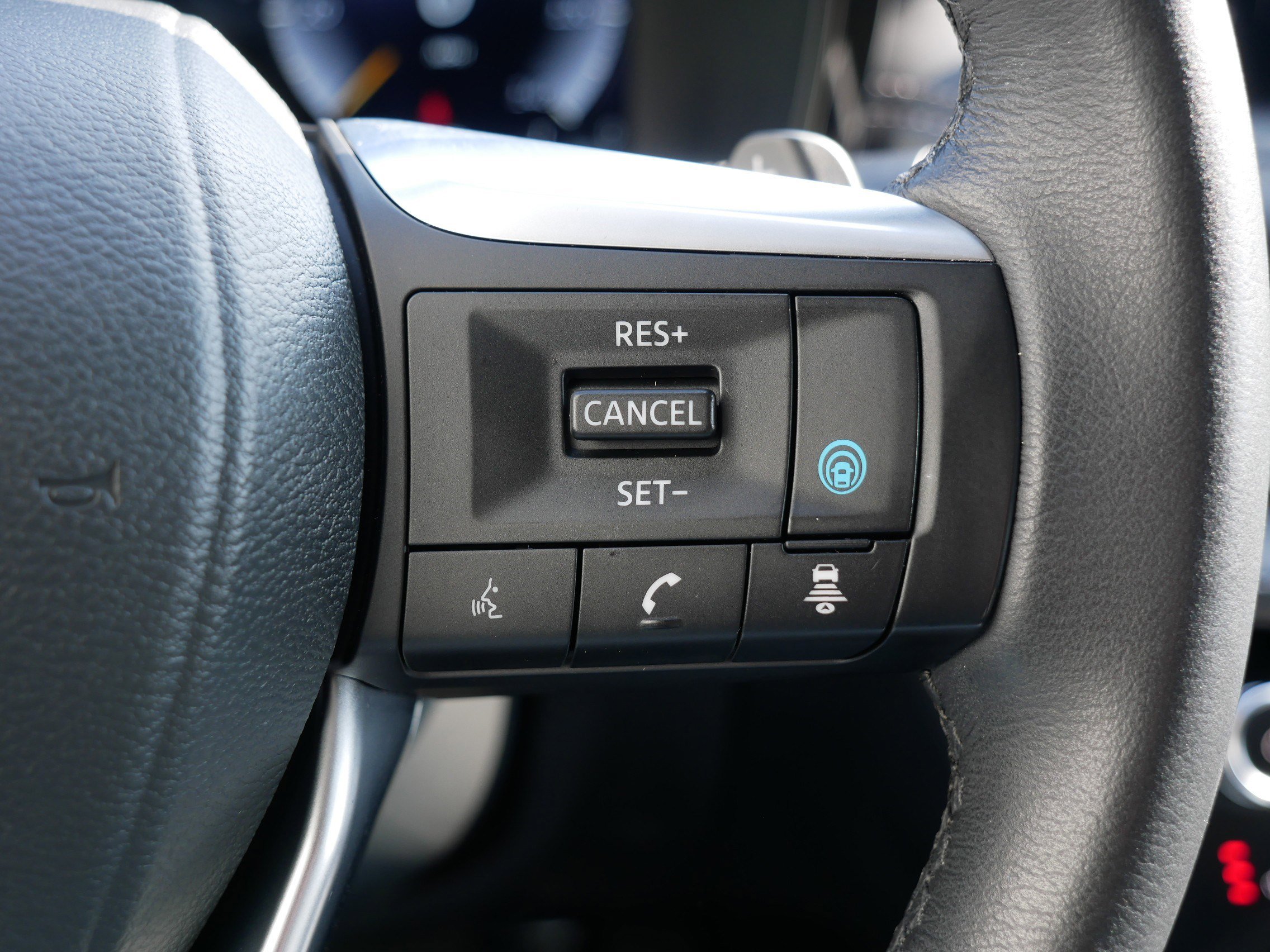 Certified 2025 INFINITI QX60 Luxe image 30