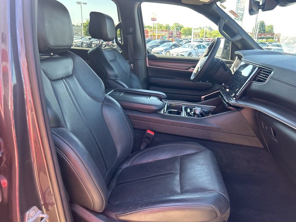 Used 2023 Jeep Wagoneer L Series II AWD/4WD image 6