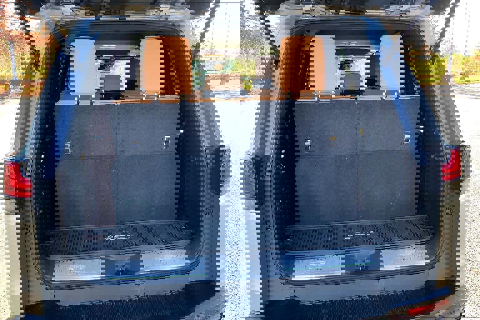 Used 2024 Lexus LX 600 4WD w/ Luxury Package image 35