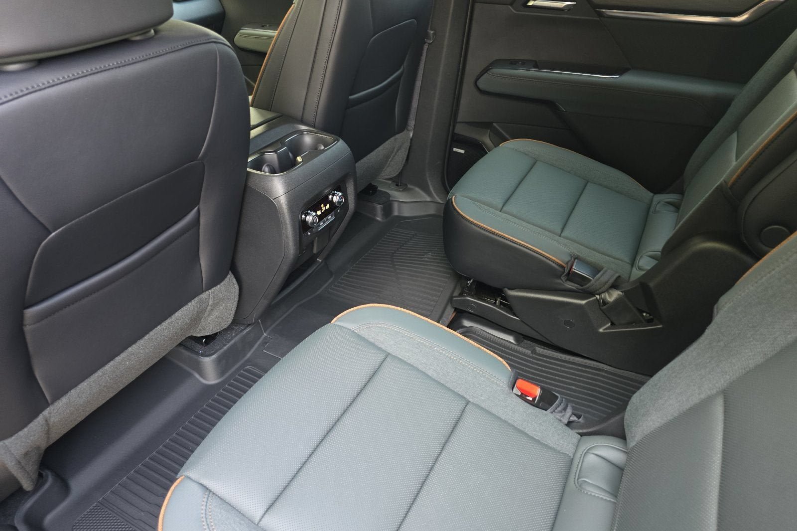 New 2026 GMC Acadia AT4 AWD/4WD image 9