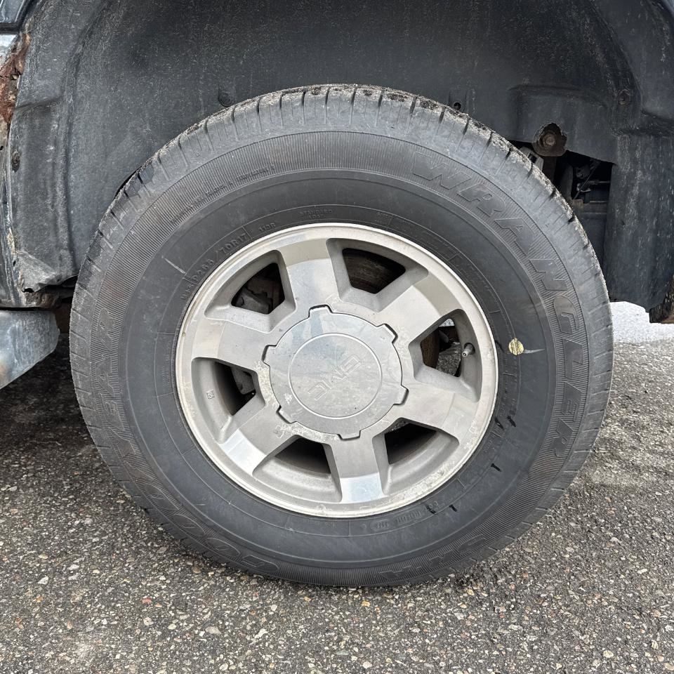 Used 2005 GMC Yukon SLT w/ SLT Preferred Equipment Group AWD/4WD image 32