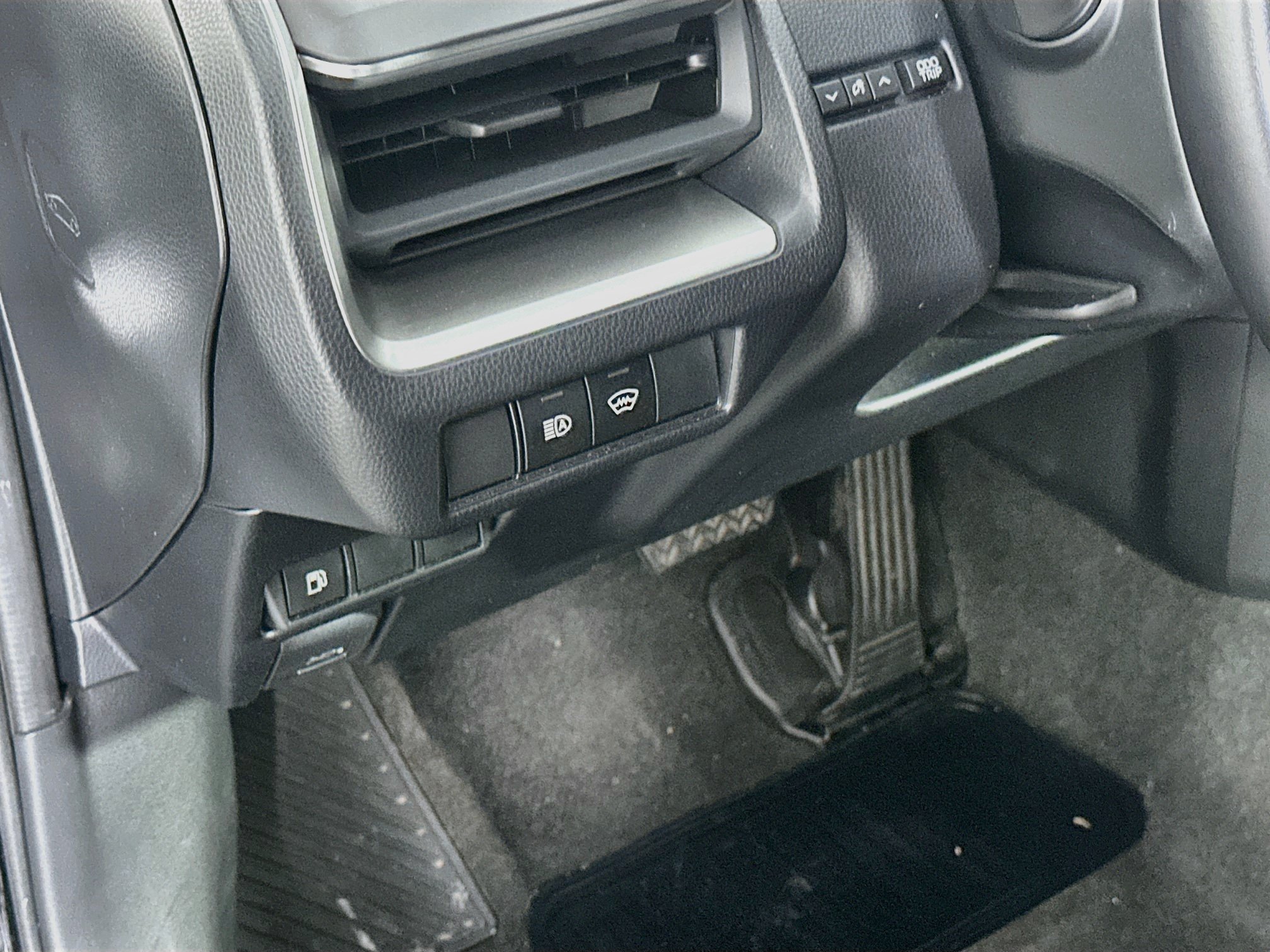 Used 2024 Toyota Prius LE FWD image 17