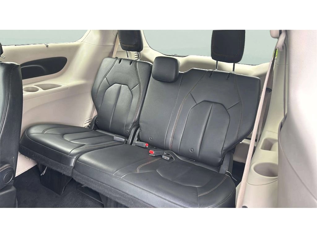 Used 2017 Chrysler Pacifica Touring-L FWD image 13