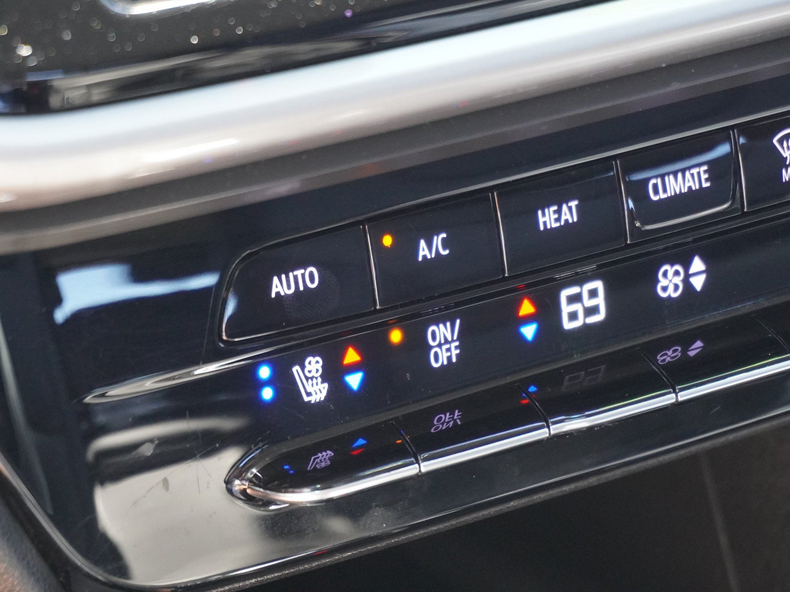 Used 2022 Chevrolet Bolt EUV Premier FWD image 24