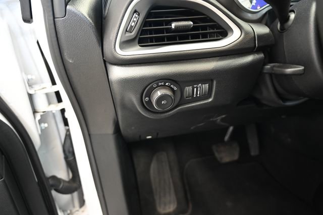 Used 2025 Chrysler Pacifica Select FWD image 27