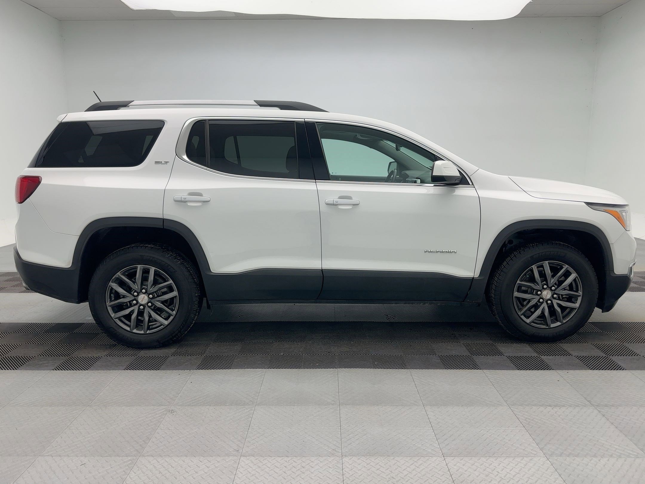 Used 2019 GMC Acadia SLT image 8