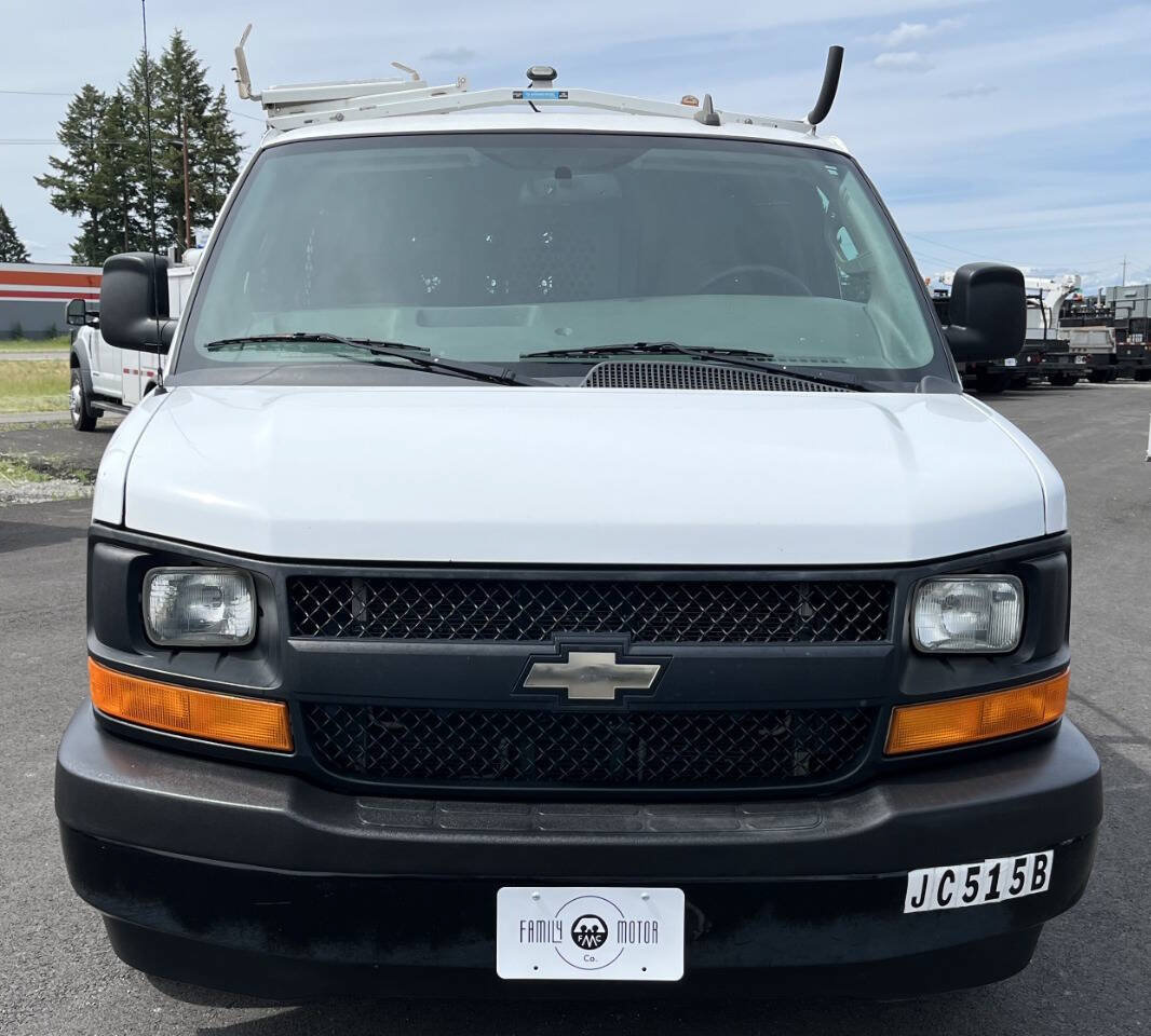Used 2017 Chevrolet Express 2500 RWD image 2