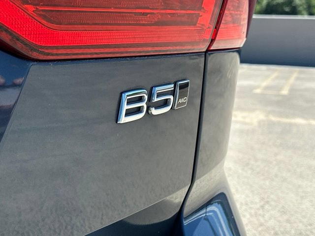 Certified 2022 Volvo XC60 B5 Momentum w/ Climate Package AWD/4WD image 38