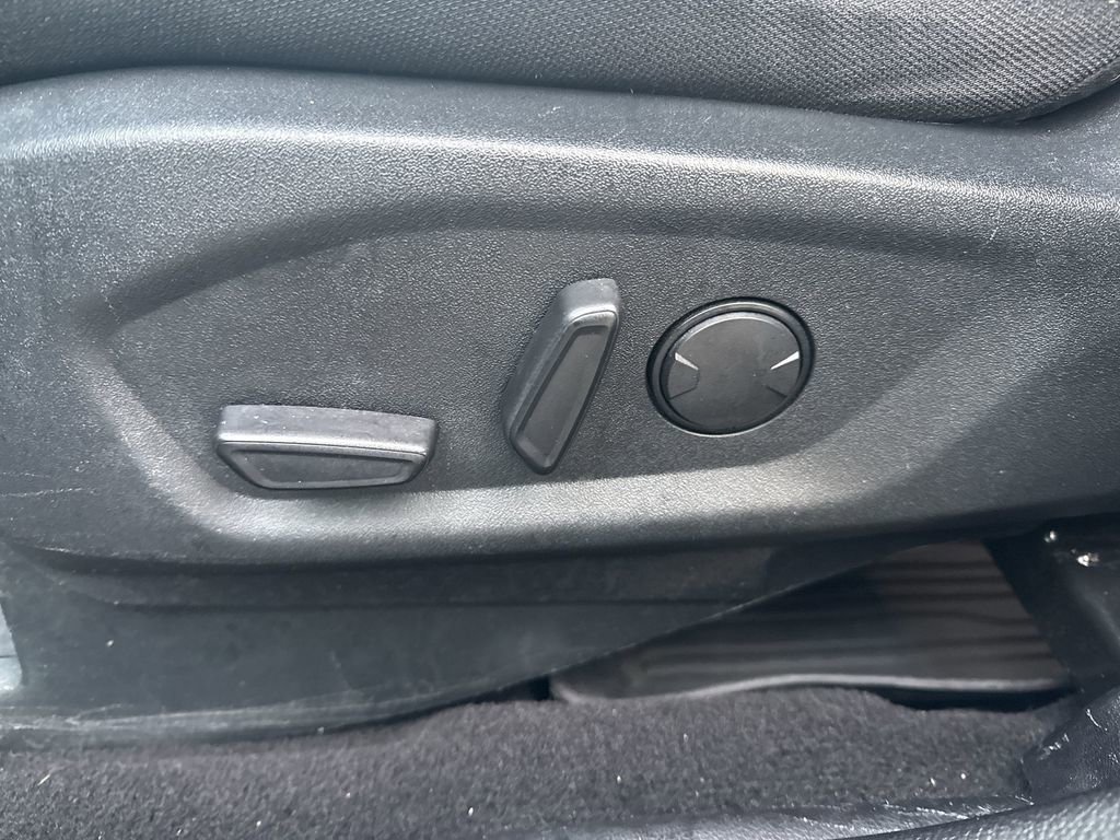 Used 2019 Ford Explorer XLT image 10
