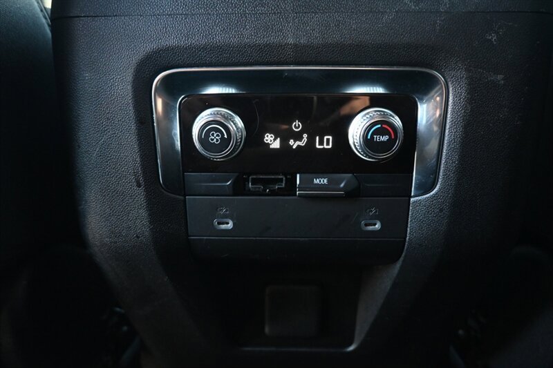 Used 2022 GMC Yukon SLE AWD/4WD image 37