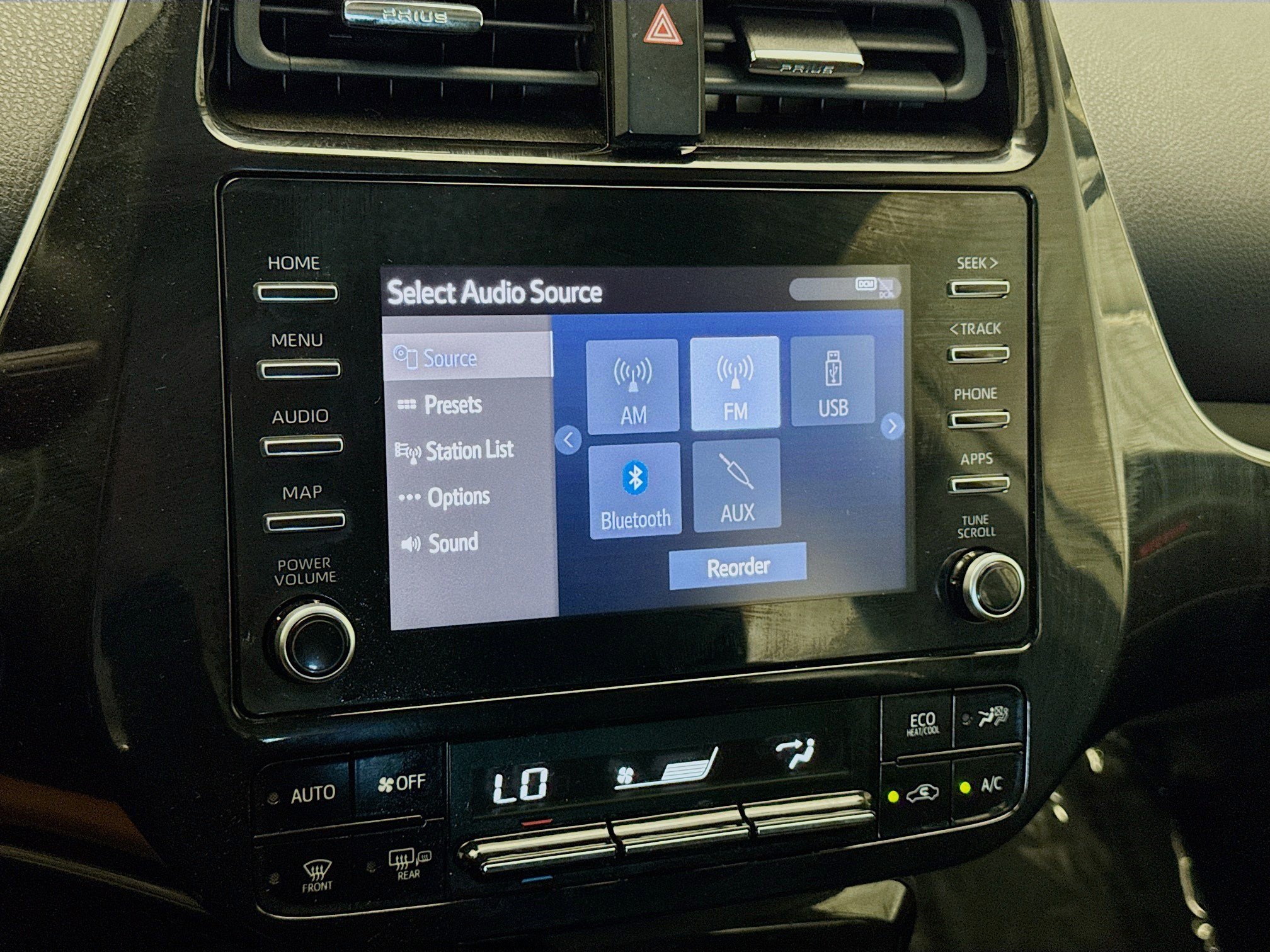 Used 2020 Toyota Prius LE FWD image 11