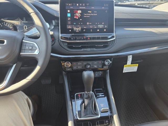 New 2026 Jeep Compass Latitude image 10