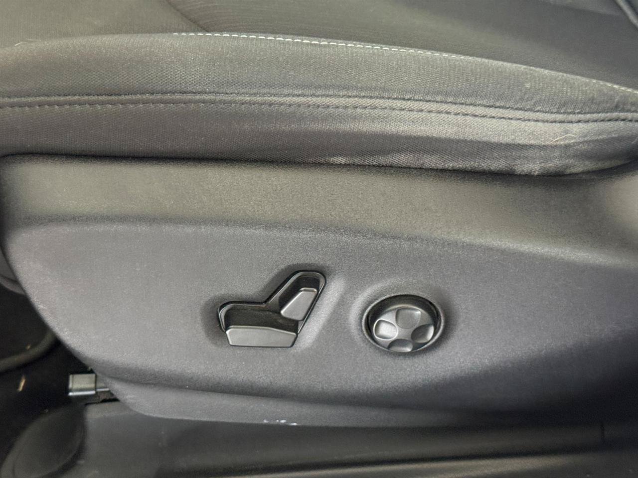 Used 2018 Chrysler Pacifica Touring Plus w/ S Appearance Package FWD image 17