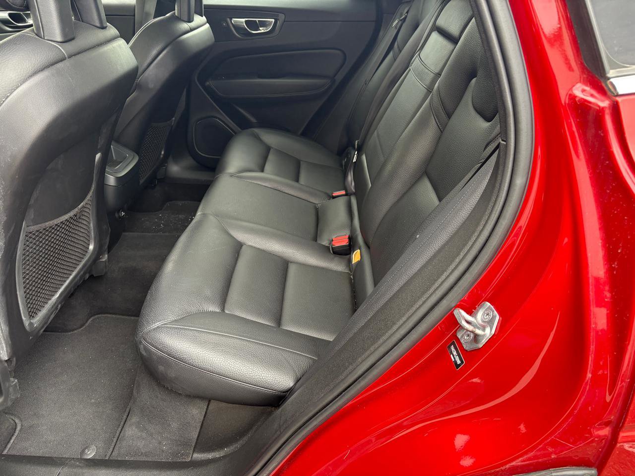 Used 2018 Volvo XC60 T6 Momentum w/ Advanced Package AWD/4WD image 11