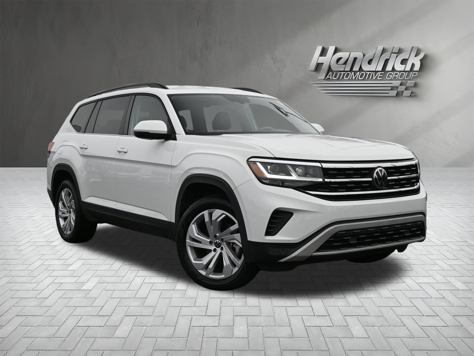 Used 2023 Volkswagen Atlas SE w/ Black Wheel Package image 2