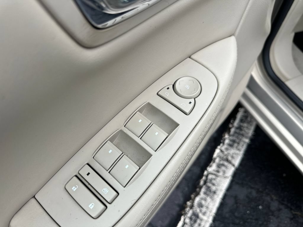 Used 2008 Cadillac DTS w/ Sun And Sound Package FWD image 13