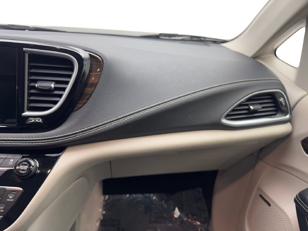Used 2022 Chrysler Pacifica Limited FWD image 63