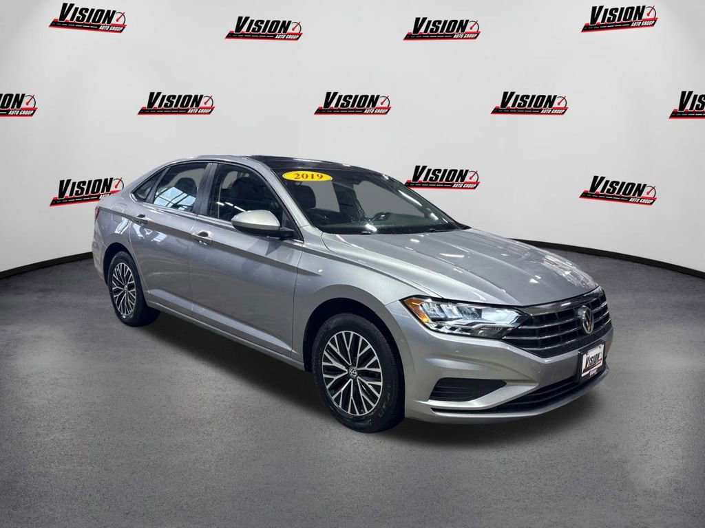 Used 2019 Volkswagen Jetta SE w/ Cold Weather Package image 3