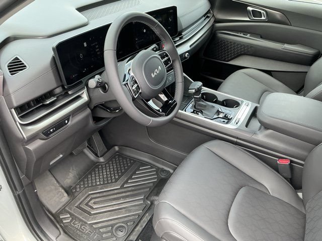 Used 2026 Kia Carnival SX w/ SX Dark Edition Package FWD image 15