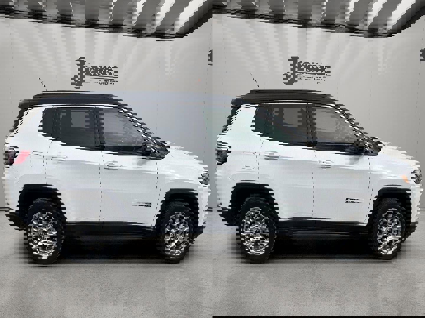 Used 2025 Jeep Compass Limited image 7