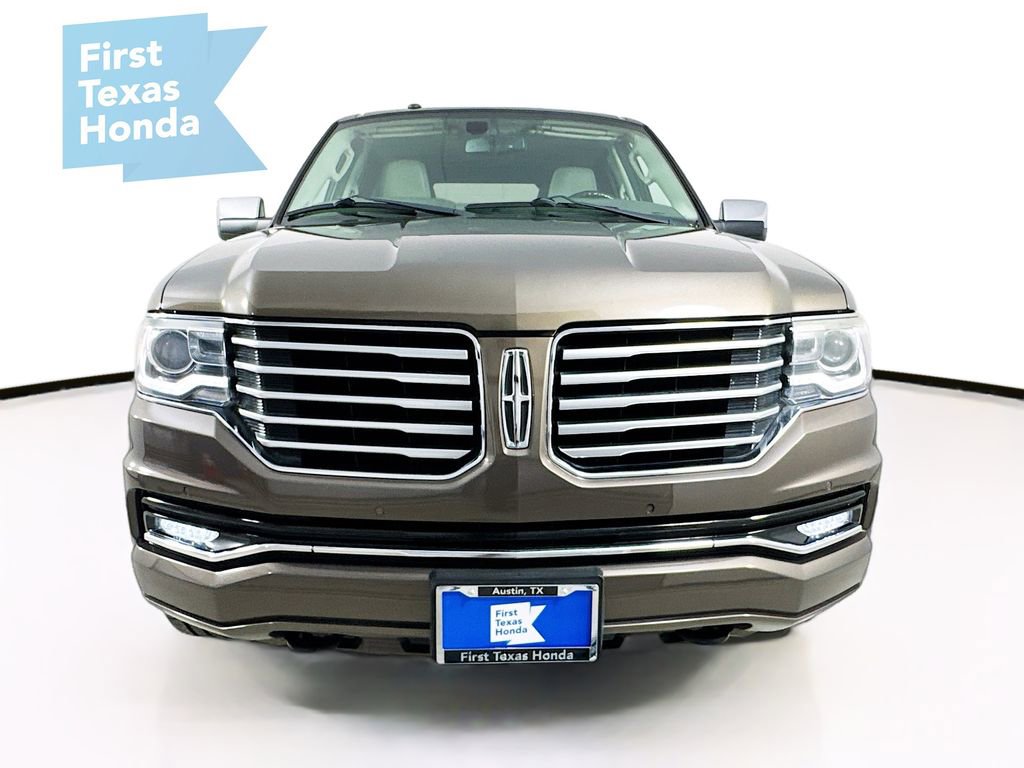 Used 2017 Lincoln Navigator Select RWD image 2