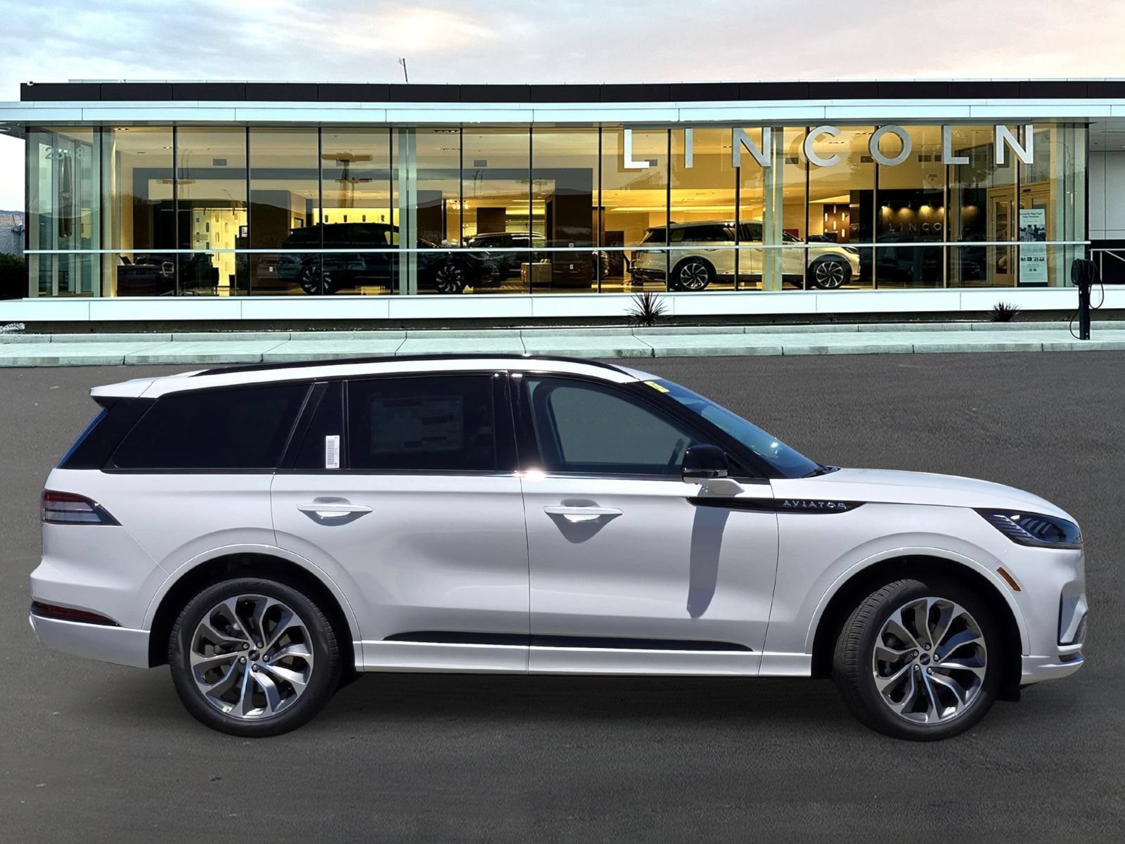 New 2026 Lincoln Aviator AWD image 3