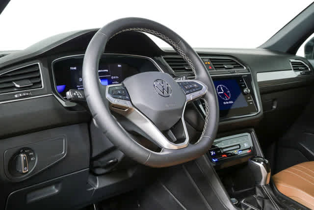 Certified 2024 Volkswagen Tiguan SE FWD image 9