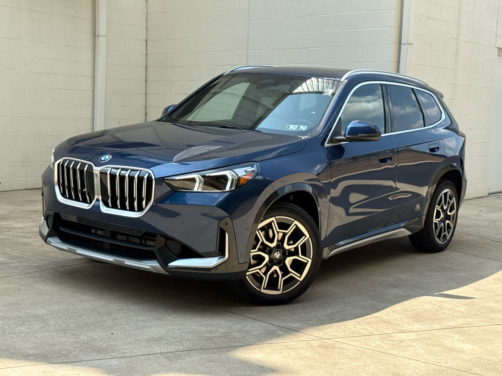 Used 2025 BMW X1 xDrive28i w/ Convenience Package AWD/4WD image 1