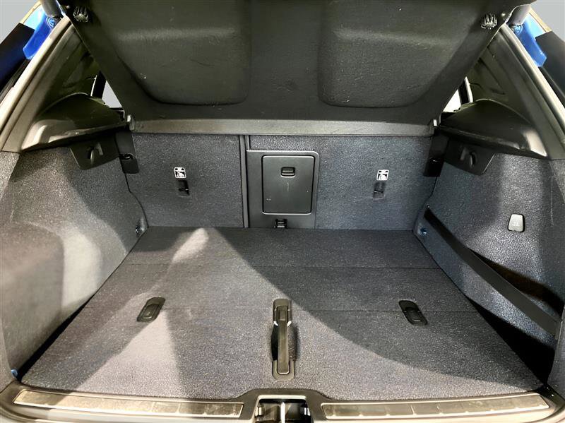Used 2019 Volvo XC40 T5 R-Design image 28