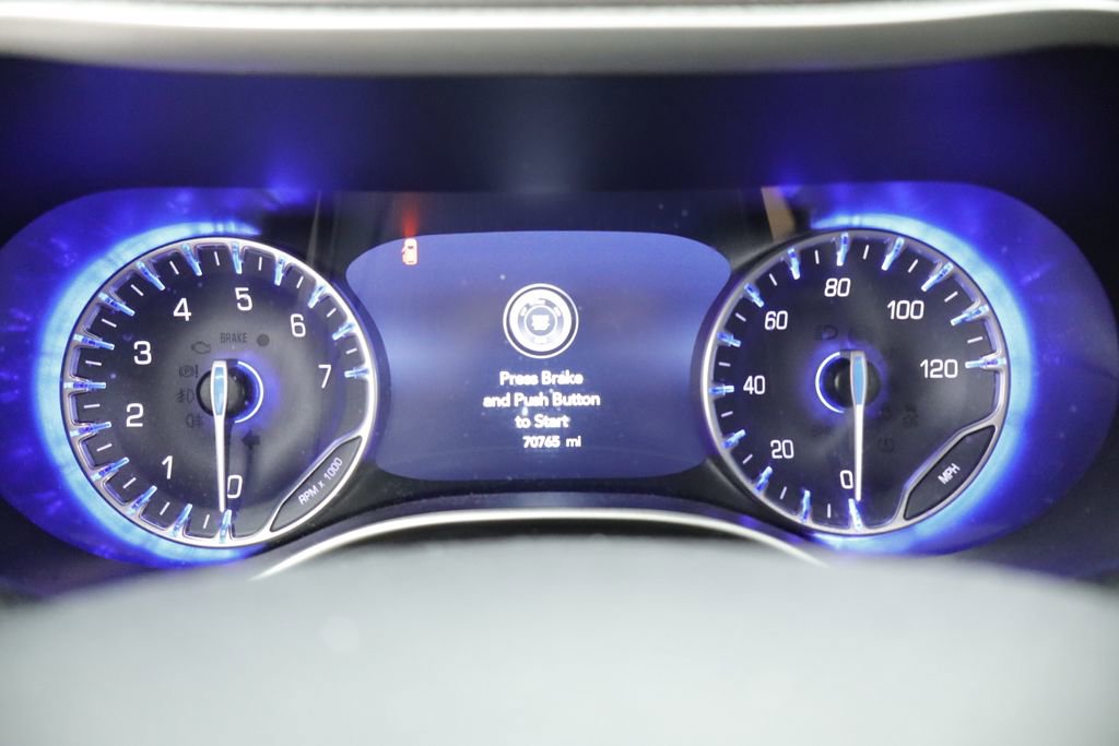Used 2023 Chrysler Pacifica Touring-L FWD image 27
