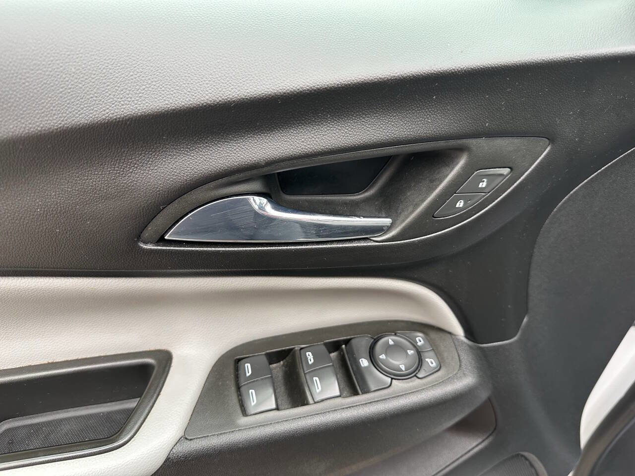 Used 2023 Chevrolet Equinox LT w/ Driver Convenience Package image 13