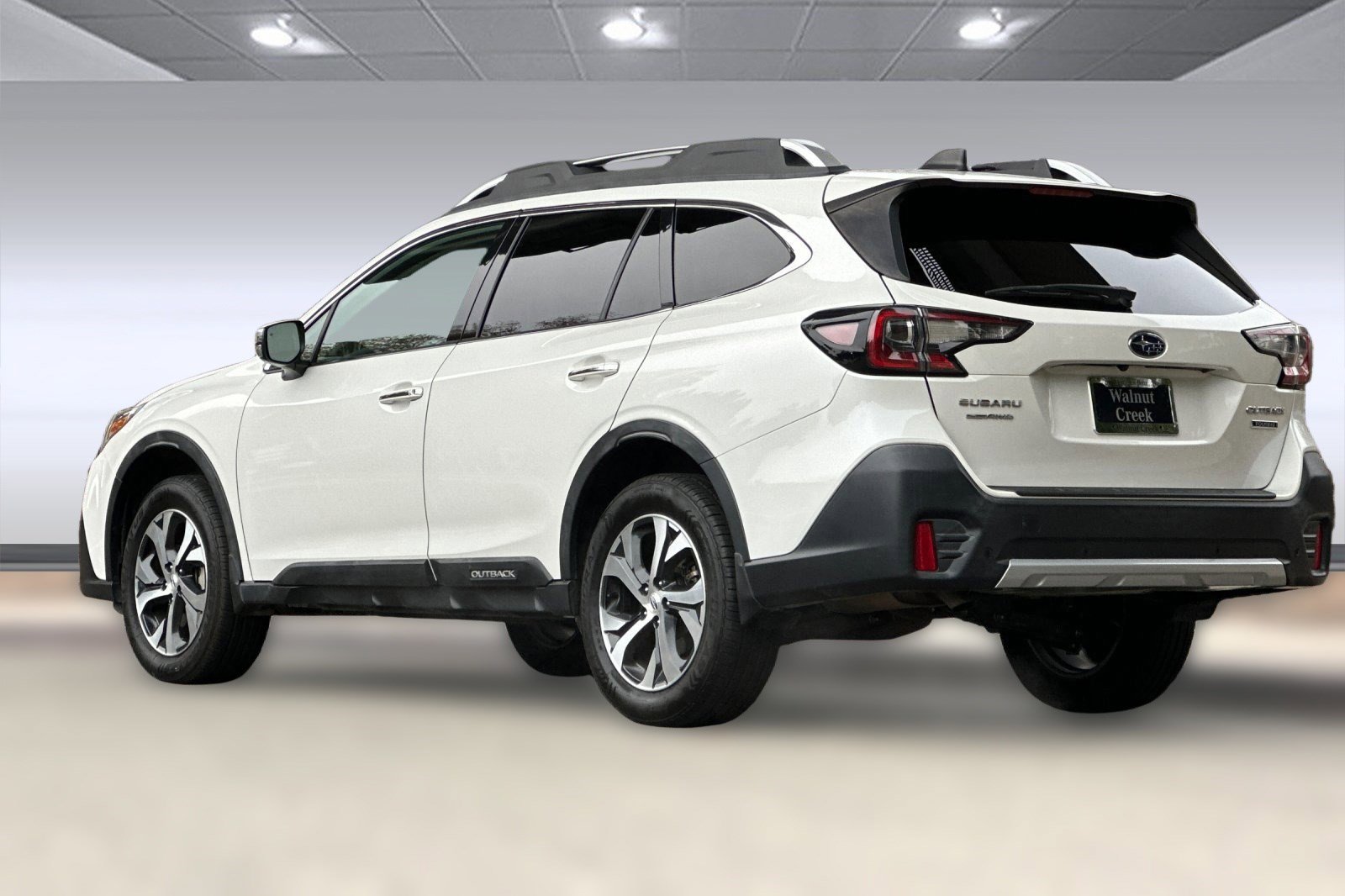 Used 2020 Subaru Outback Touring w/ Popular Package #2 image 3