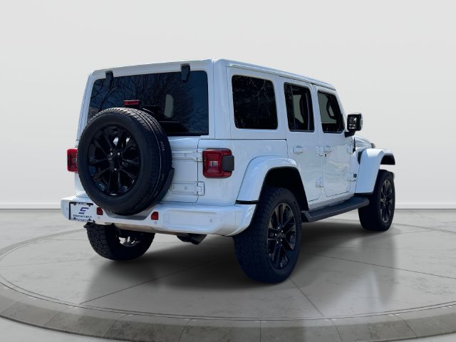 Used 2022 Jeep Wrangler Unlimited Sahara AWD/4WD image 8