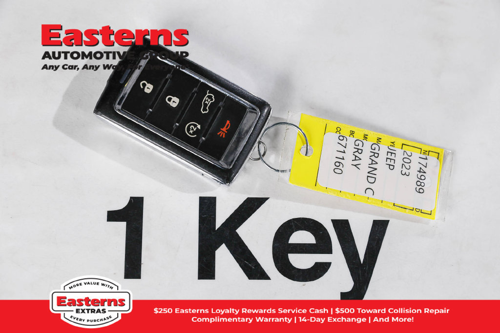 Used 2023 Jeep Grand Cherokee Overland AWD/4WD image 7