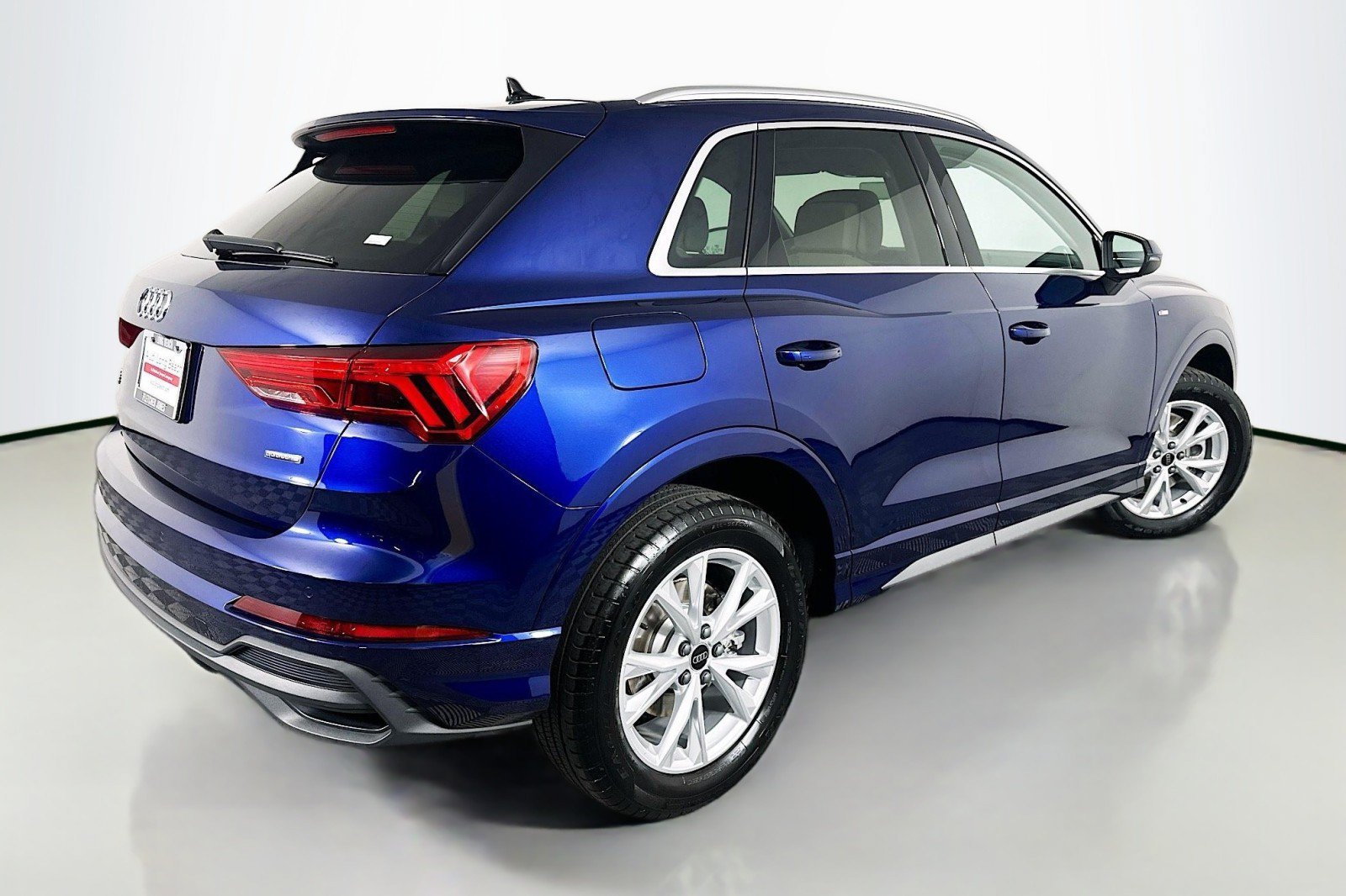 Used 2024 Audi Q3 2.0T Premium w/ Convenience Package AWD/4WD image 14