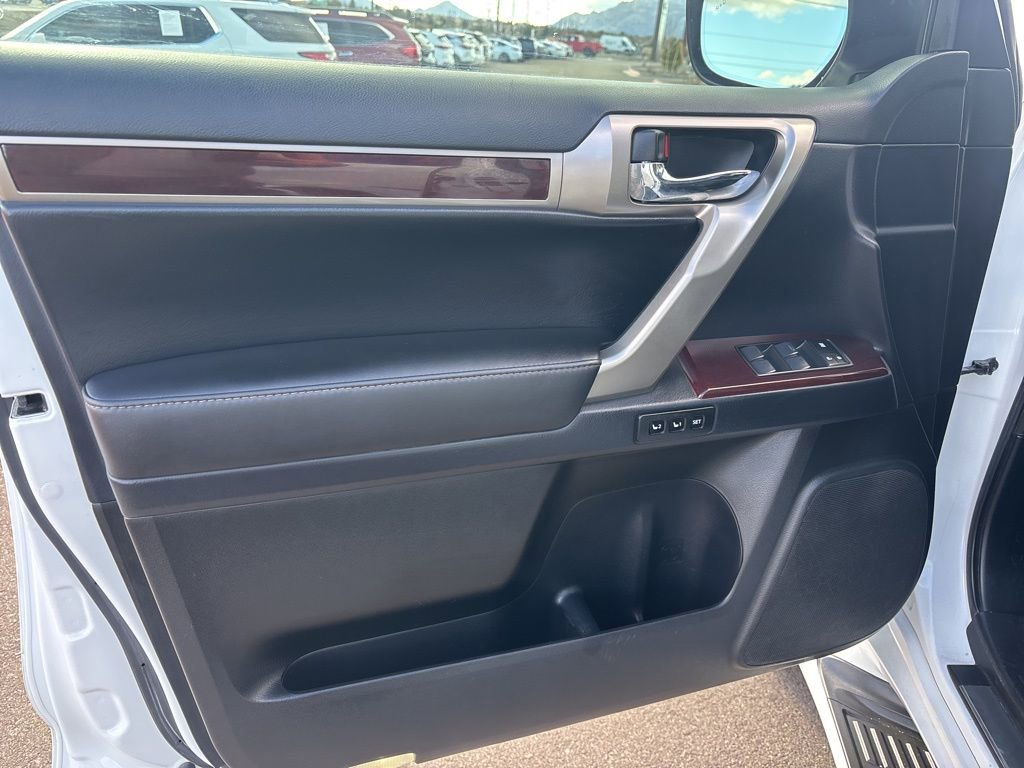 Used 2017 Lexus GX 460 Premium w/ Premium Package image 10