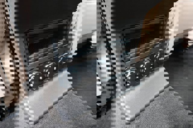 Used 2017 Jaguar F-PACE Prestige image 27