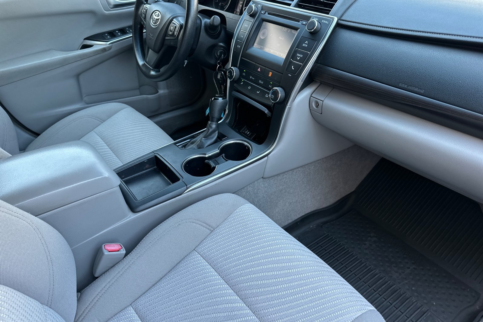 Used 2017 Toyota Camry LE FWD image 17