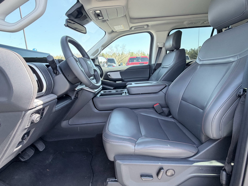 Used 2025 Ford Expedition Active AWD/4WD image 22