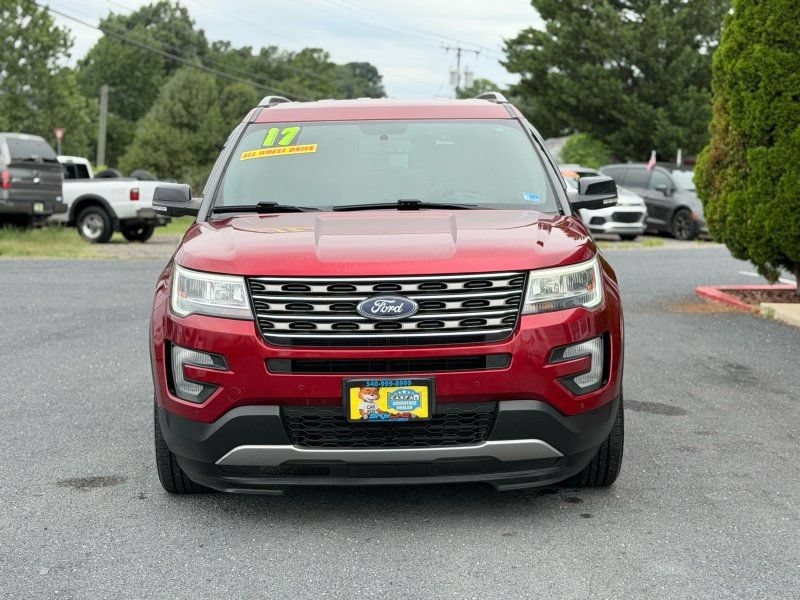 Used 2017 Ford Explorer XLT w/ Equipment Group 202A AWD/4WD image 3
