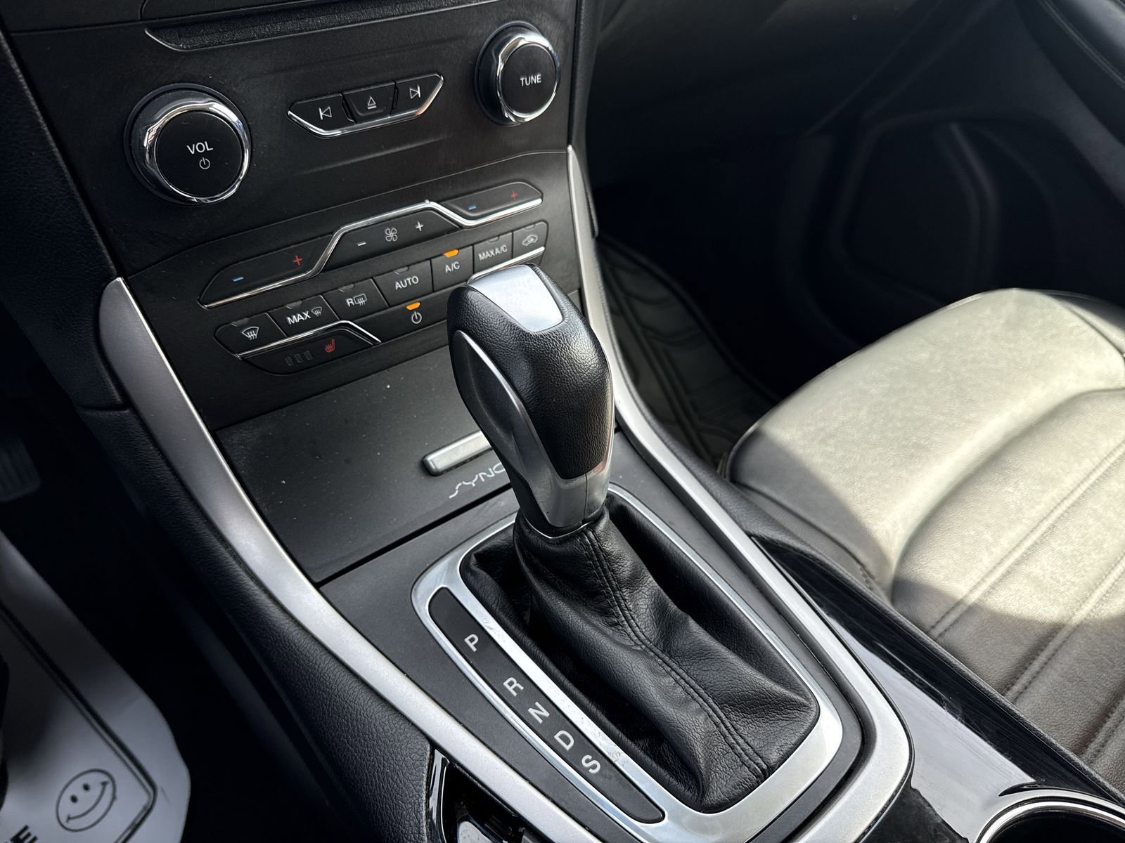 Used 2016 Ford Edge SEL w/ Equipment Group 201A AWD/4WD image 38