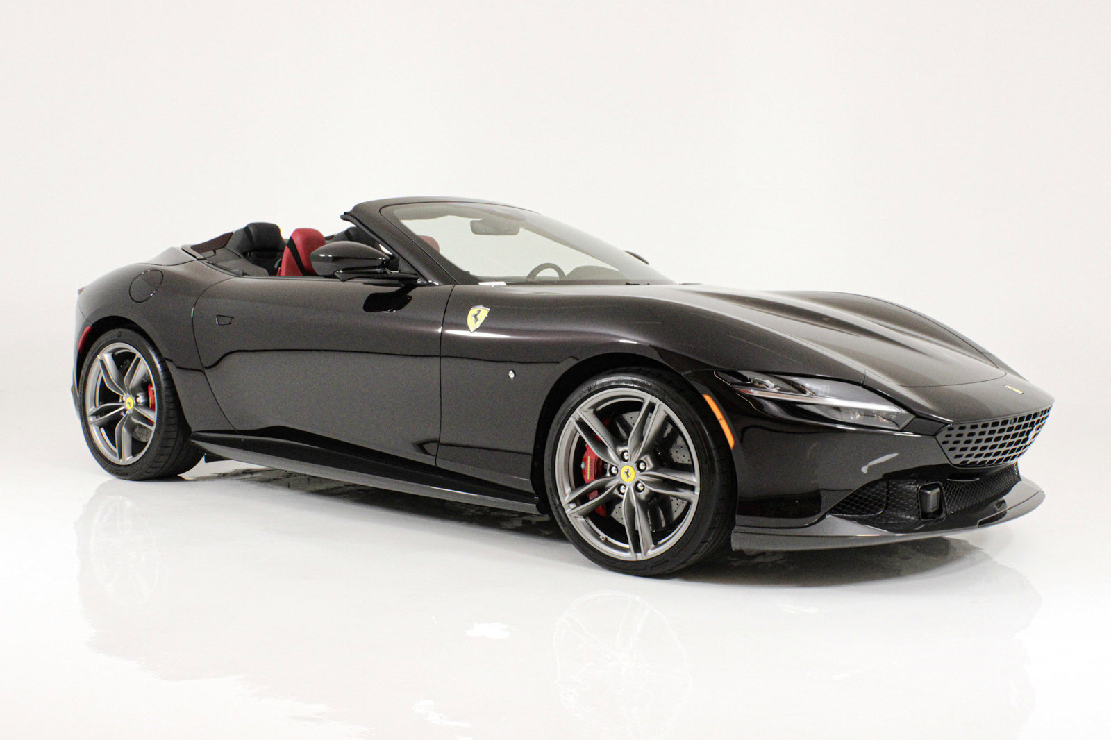 Certified 2024 Ferrari Roma Spider RWD image 17
