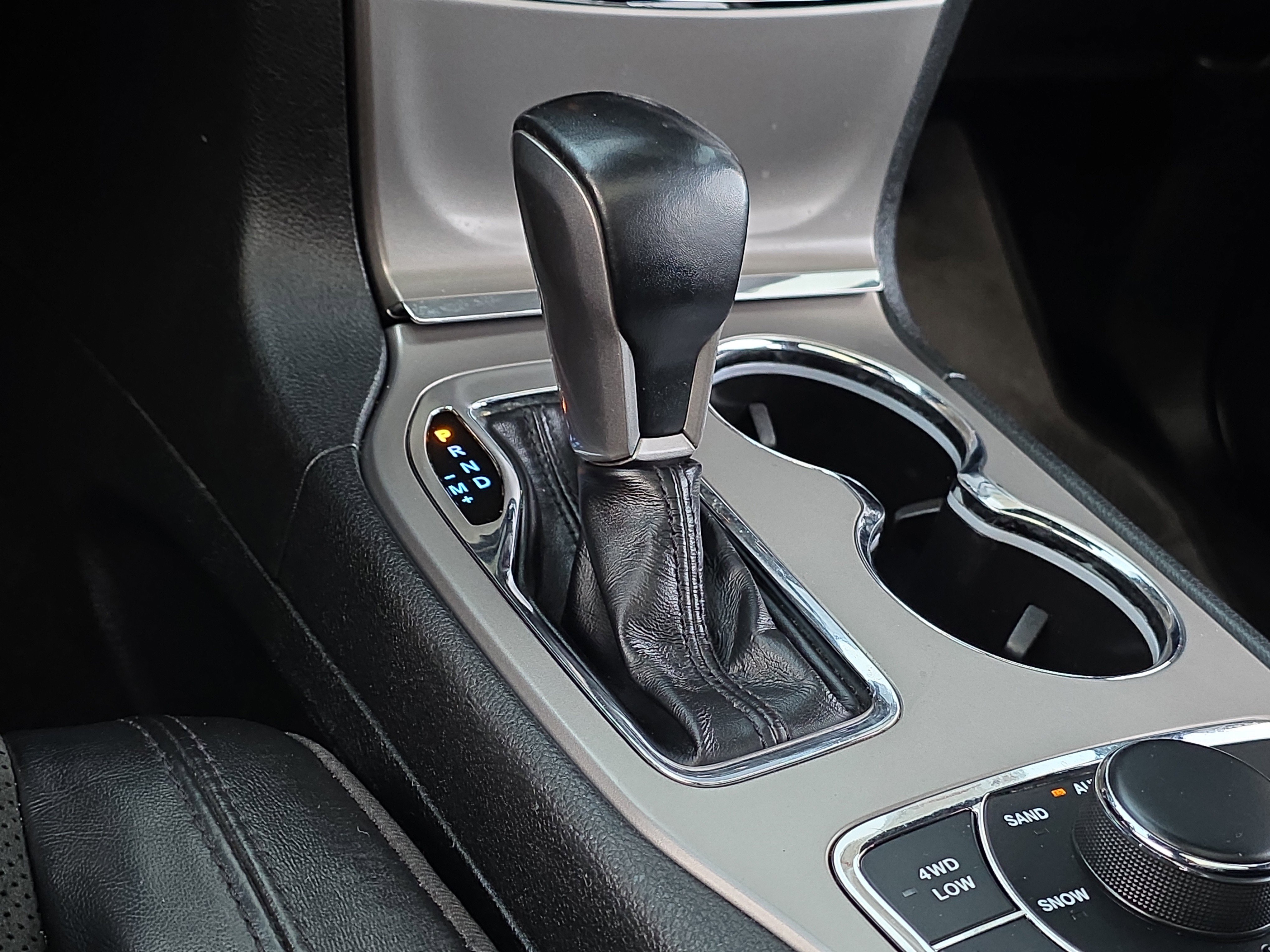 Used 2022 Jeep Grand Cherokee Laredo X image 24