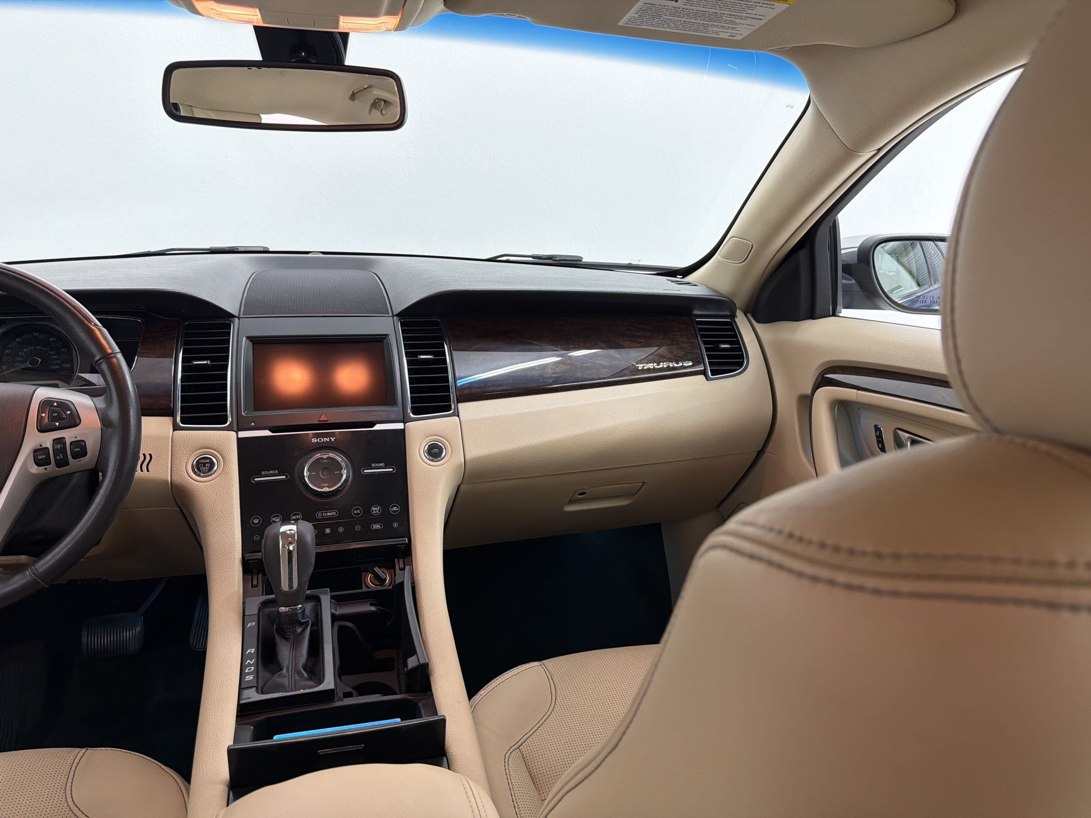 Used 2013 Ford Taurus Limited FWD image 18
