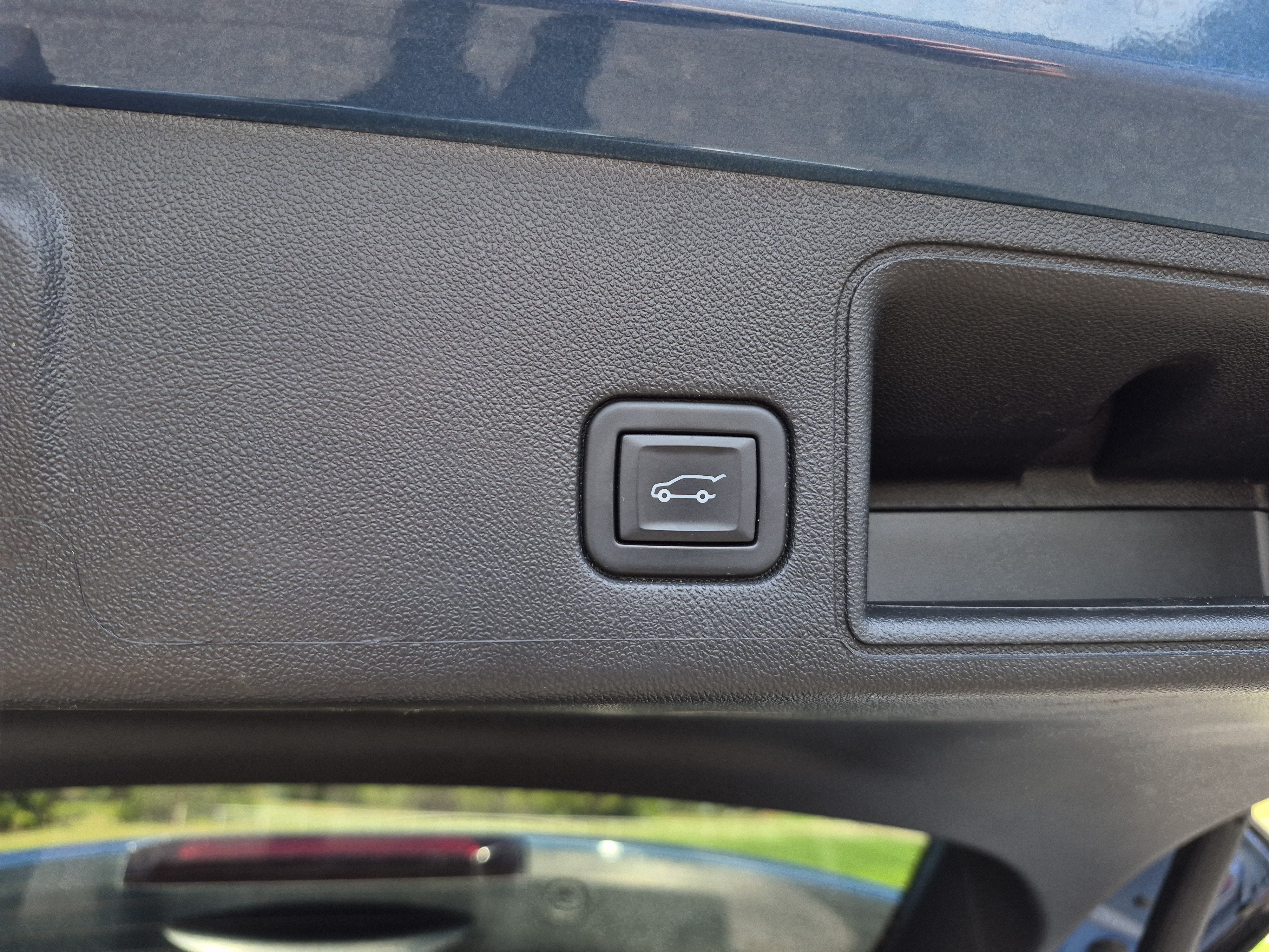 Used 2024 GMC Terrain SLE w/ Driver Convenience Package AWD/4WD image 11