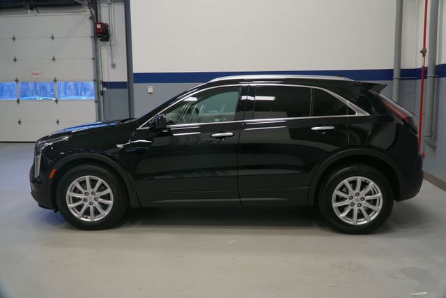 Used 2022 Cadillac XT4 Luxury w/ Cold Weather Package image 2