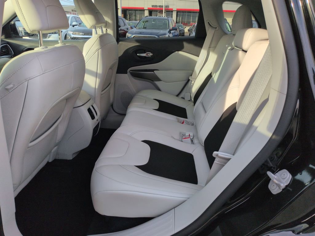 Used 2020 Jeep Cherokee Latitude Plus w/ Comfort/Convenience Group image 25