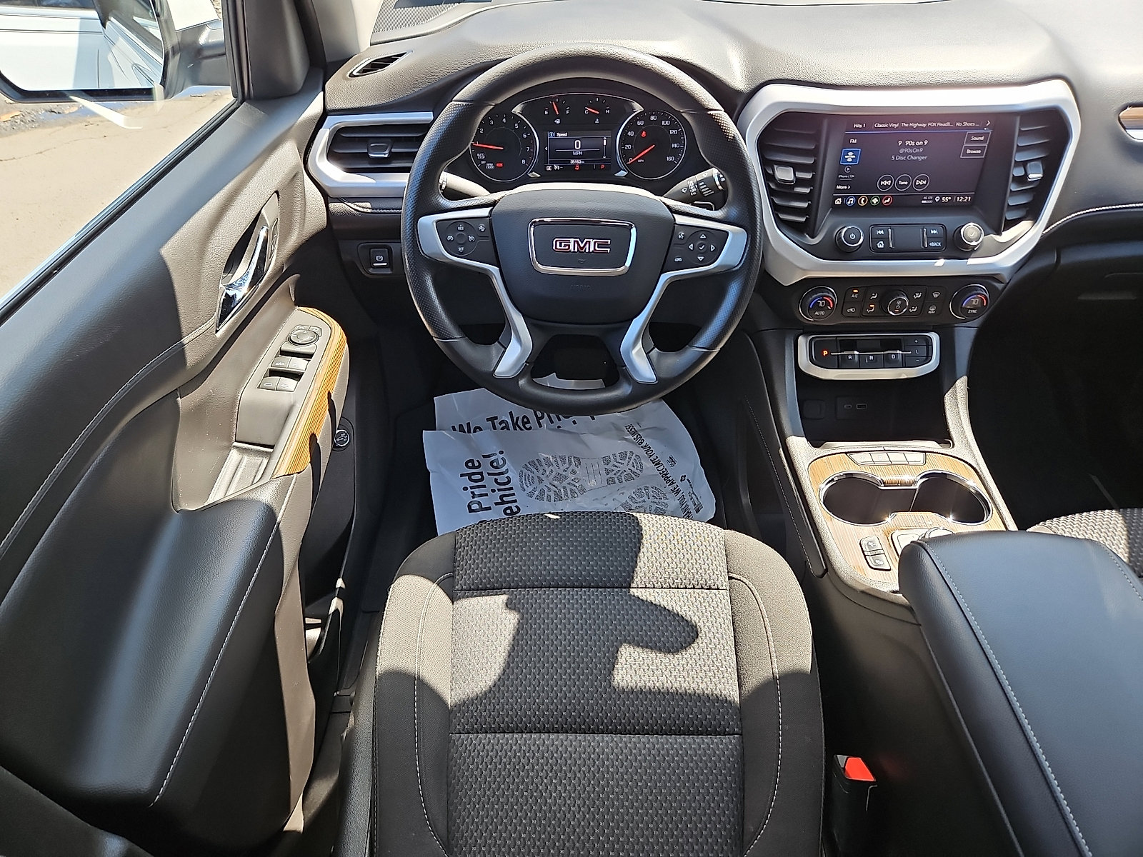 Used 2023 GMC Acadia SLE w/ Driver Convenience Package FWD image 11