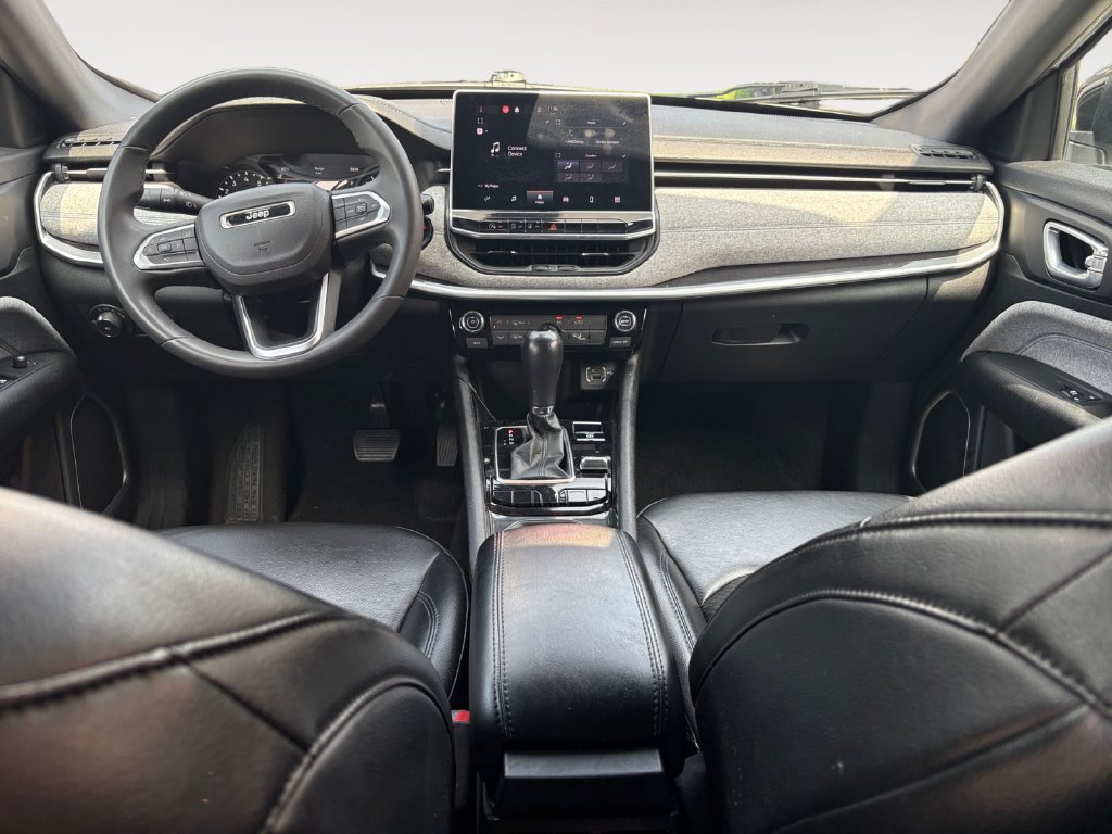Used 2023 Jeep Compass Latitude AWD/4WD image 10